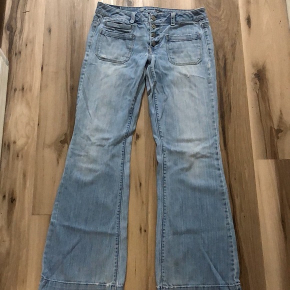 AMERICAN EAGLE BUTTON DISTRESSED Light Blue Jeans. Size 6R. #2. American Eagle - Picture 7 of 14
